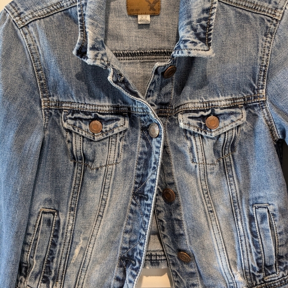 Distressed American Eagle jean jacket - Picture 3 of 4